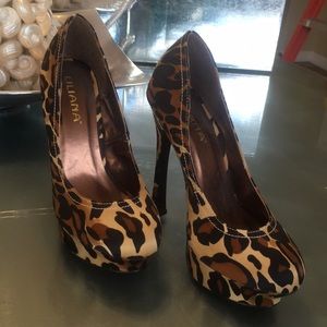 Ladies 3 tone leopard print material size 8 heel